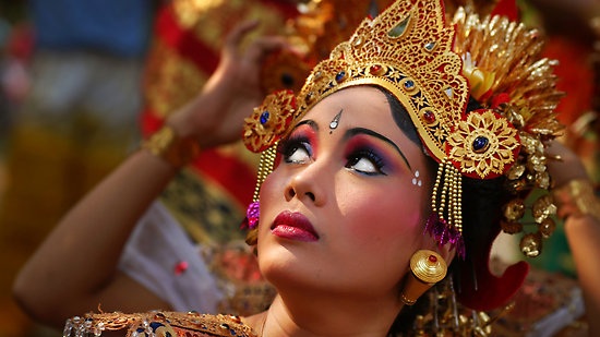 A woman wearing a traditional Indonesian outfit and makeup