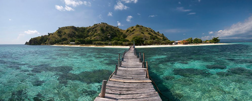 A wooden bridge in Kanawa island